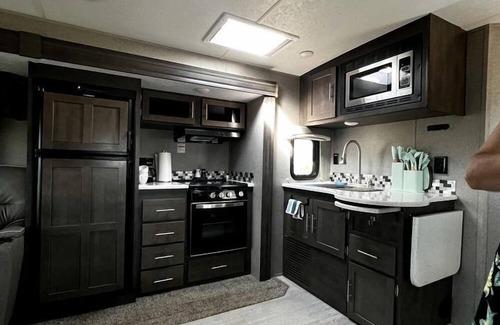 Questa House | Spacious Camper on a Llama Rescue Ranch with Stunning Views near Questa, New Mexico