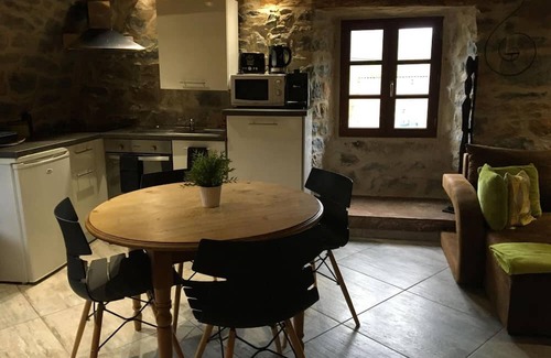 Mostuejouls Apartment | Studio 'Loft Cocoon' with Mountain View, Wi-Fi and Air Conditioning