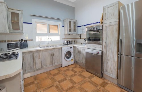 Alhaurin el Grande Villa | Cubo's Villa Las Palmeras Altas 14PAX/private pool/air conditioning/children's area/free wifi