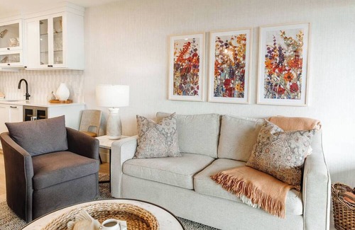 Central Okanagan Apartment | 110 - Lake Haven & Scenic Views - CasaLoma