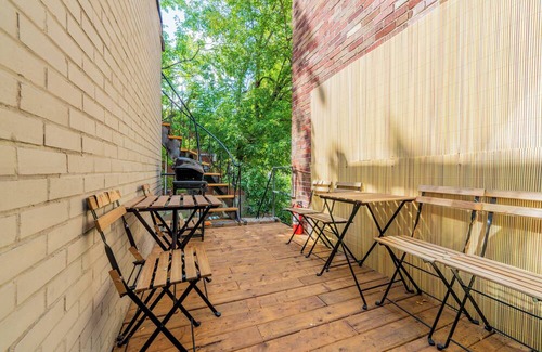 Cote-Des-Neiges—Notre-Dame-De-Grace Apartment | Newly Renovated 3BR/2BA Spacious & Modern