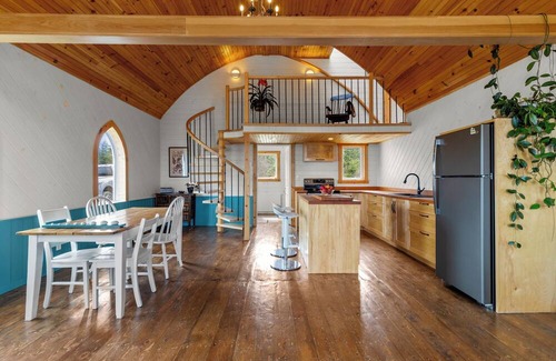 Terra Nova House | Ocean View Chapel | Port Rexton | 2BR | Bunkie