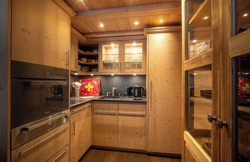 Zermatt Apartment | Matterhorn view Duplex by the river, 3-4 mins to ski lifts, 5 mins town centre