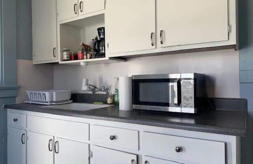 Golden Hill Apartment | Charming Upper-Level Stay | Balconies + DT Views