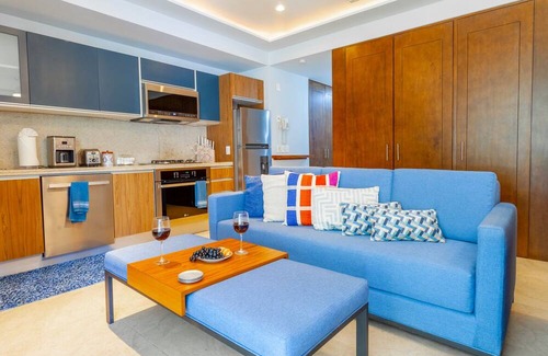 Centro Ixtapa Apartment | Sunny Condo Studio in Romantic Zone! Steps to Beach, Dining and Entertainment!