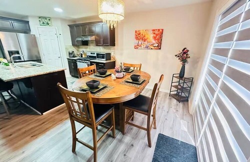 Southeast Edmonton House | Beautiful Central A/C home at Ellerslie with all amenities & HWY with a KM away