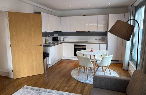Dalston Apartment | Modern Flat in Dalston/1-min to Dalston Station