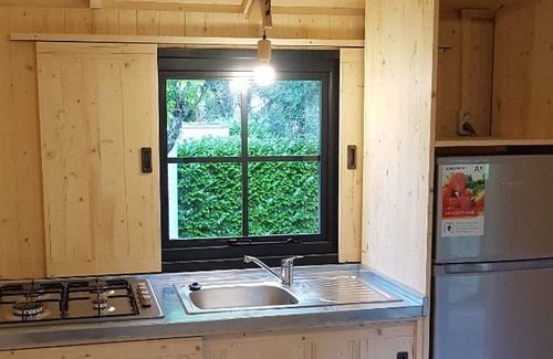Moncrabeau Ski Chalet | Stilt house with terrace for 2 guests