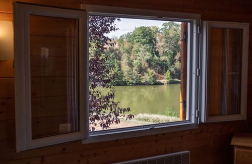 Naucelle Ski Chalet | Cozy Chalet - Pond View with Terrace
