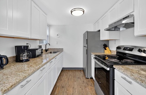 College Park Apartment | Bright 2Bd 1Bt Homes in Central Wellington