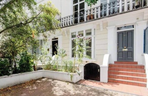 Kensington Apartment | Studio Flat located in Kensington and Chelsea with a Kitchenette & Utility Room