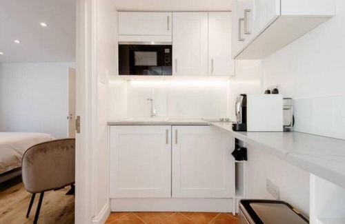 Kensington Apartment | Studio Flat located in Kensington and Chelsea with a Kitchenette & Utility Room