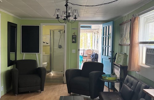 Moultonborough Cottage | Charming 2-bedroom cottage in brilliant Moultonborough with AC.