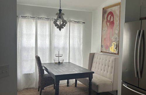 Naples Condo | Beautiful 2-bedroom/2-bath condo with AC close to beach & shopping in Naples