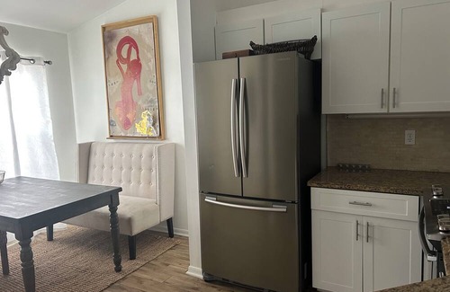 Naples Condo | Beautiful 2-bedroom/2-bath condo with AC close to beach & shopping in Naples