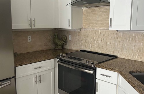 Naples Condo | Beautiful 2-bedroom/2-bath condo with AC close to beach & shopping in Naples