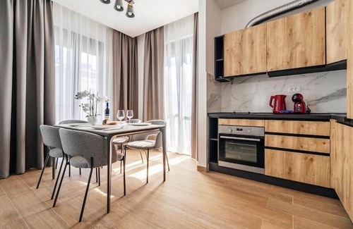 Risan Apartment | Cozy 2-bedroom apartment in charming Risan with AC