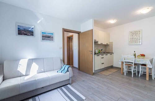 Jurandvor Apartment | Holiday apartment with shared swimming pool