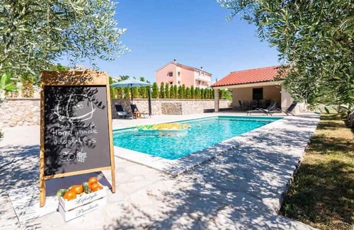 Jurandvor Apartment | Holiday apartment with shared swimming pool