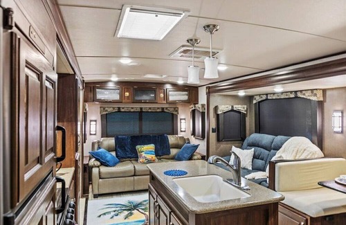 Milton RV Rental | Spacious luxury RV with large kitchen/living room area, private bedroom w/king-size bed, bath and 1/2, with a deck, located in a beautiful RV resort with tons of amenities. Min. stay is 2 nights w/weekly and monthly discounts. Monthly rate is $1,600