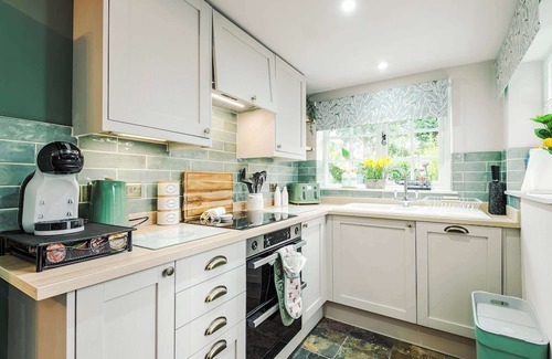 Sandbach House | Beautiful Cozy Cottage Home in Sandbach, Sleeps 4!