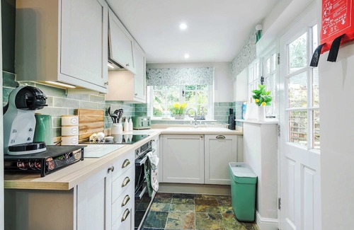 Sandbach House | Beautiful Cozy Cottage Home in Sandbach, Sleeps 4!