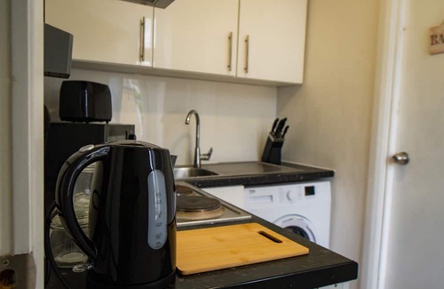 Huddersfield Apartment | Firdaus Hideaway - Blossom Studio