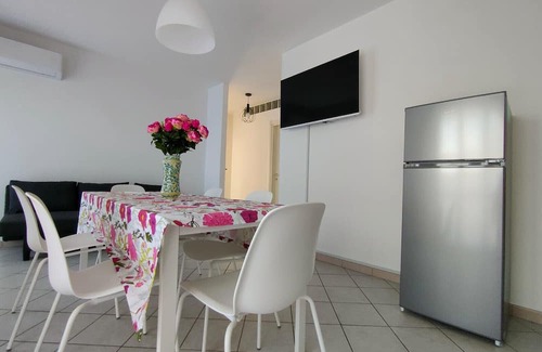 San Fermo della Battaglia House | Holiday Home 'Martina' with Private Terrace, Wi-Fi and Air Conditioning