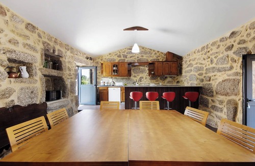 Rossas Apartment | Room 'Quarto 2' with Mountain View, Wi-Fi and Air Conditioning