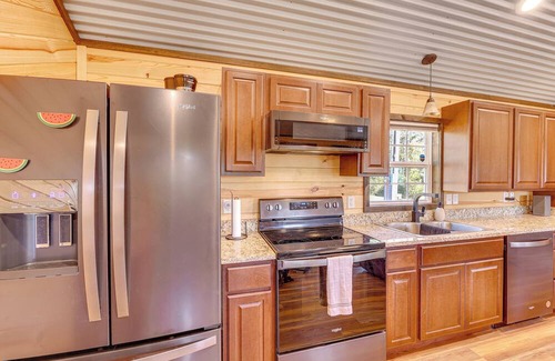 Amity Cabin | ~ 1 Mi to Lake Greeson & Ramp: 'Lazy Bear Cabin'