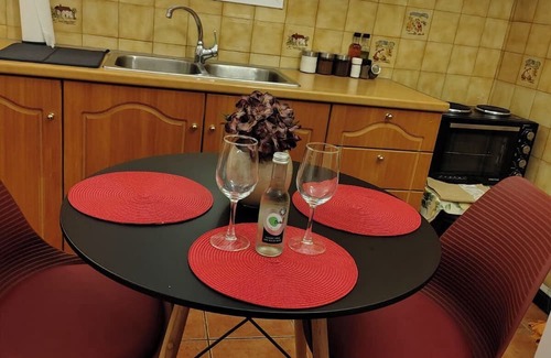 Dirfys-Messapia Apartment | Grandma’s Pine Apartments – Twin-Bed Studio