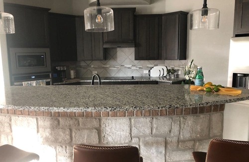 Medina Valley House | 4722 Modern Comforts in San Antonio