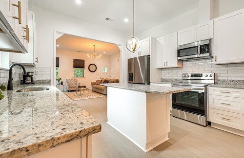 Hogansville House | Pet-Friendly Hogansville Home: Walk to Downtown!