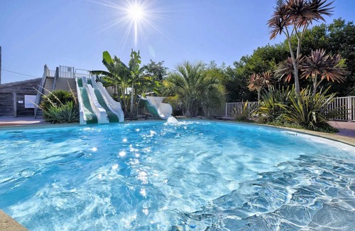 Plobannalec-Lesconil House | Camping 3 étoiles - Parc aquatique - eeeech