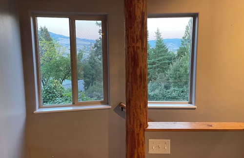 Skidmore Academy Historic District House | Monthly Rental Circular House blocks to Downtown & Oregon Shakespeare Festival