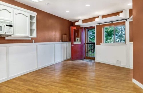 Skidmore Academy Historic District House | Monthly Rental Circular House blocks to Downtown & Oregon Shakespeare Festival