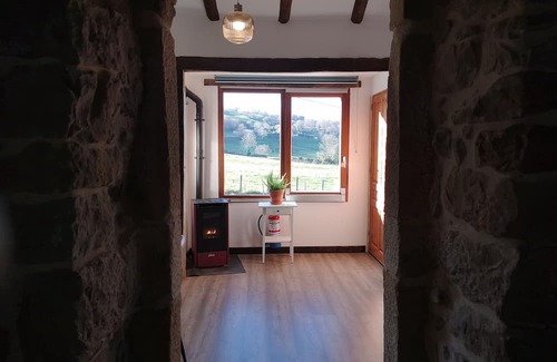 Lloreda Apartment | Rustic, spacious apartment in the Valles Pasiegos, with sheep and hens