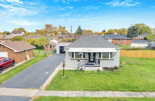 Windsor Apartment | Luxury 2 bedroom apartment in south Windsor, 2 minutes from Ambassador bridge.