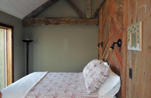 Treloar Bed & Breakfast | Fish Haus: charming cottage with breathtaking views of the Missouri River!