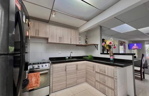 Pereira House | Spacious house close to UKUMARI and CONSOTA park wifi, private parking, 3bedrooms