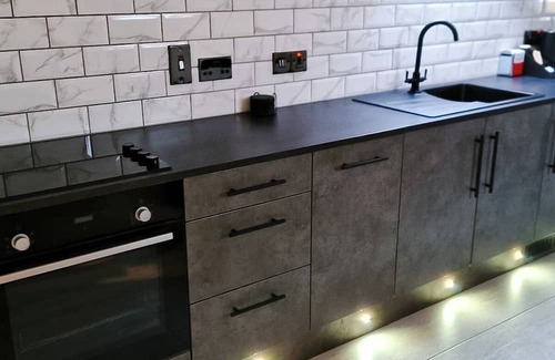 Cookstown Apartment | Lorraine's Loft - Hot Tub Get Away. Stunning countryside Views!