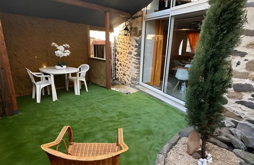 Boudes House | Holiday Home 'La Fermette 2' with Private Garden