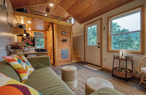 Newport Cabin | The Leconte Tiny Home Overlooking the Pigeon River