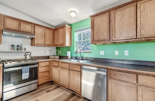 Indian Mountain Cabin | Off-Grid Forest Getaway w/WiFi on 4 Acres