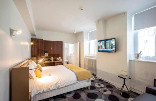 Seclin House | Millesime Room with Bathtub - 1