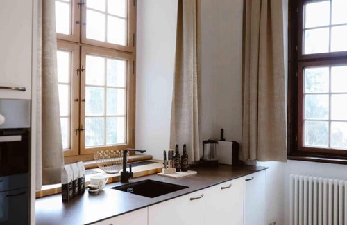 Aurolzmunster Apartment | Versailles Royal Suite 4 Guests|Breakfast Included