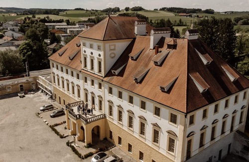 Aurolzmunster Apartment | Versailles Royal Suite 4 Guests|Breakfast Included