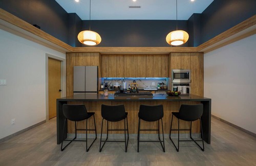 Edinburg House | The Ultimate Retreat Home