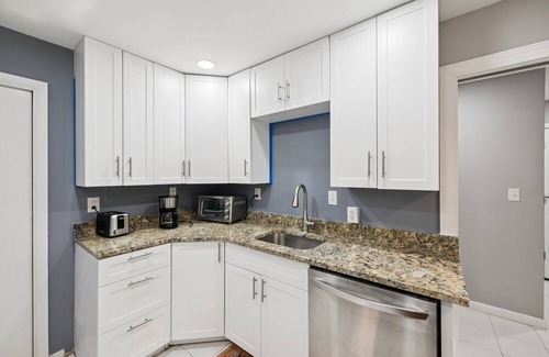 Newark House | NEW! 4BR Retreat Near Christiana Mall & UD | Game Room, Patio, Golf Course View