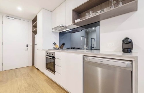 Bundoora Apartment | Executive Comfort Living Near La Trobe & RMIT Uni